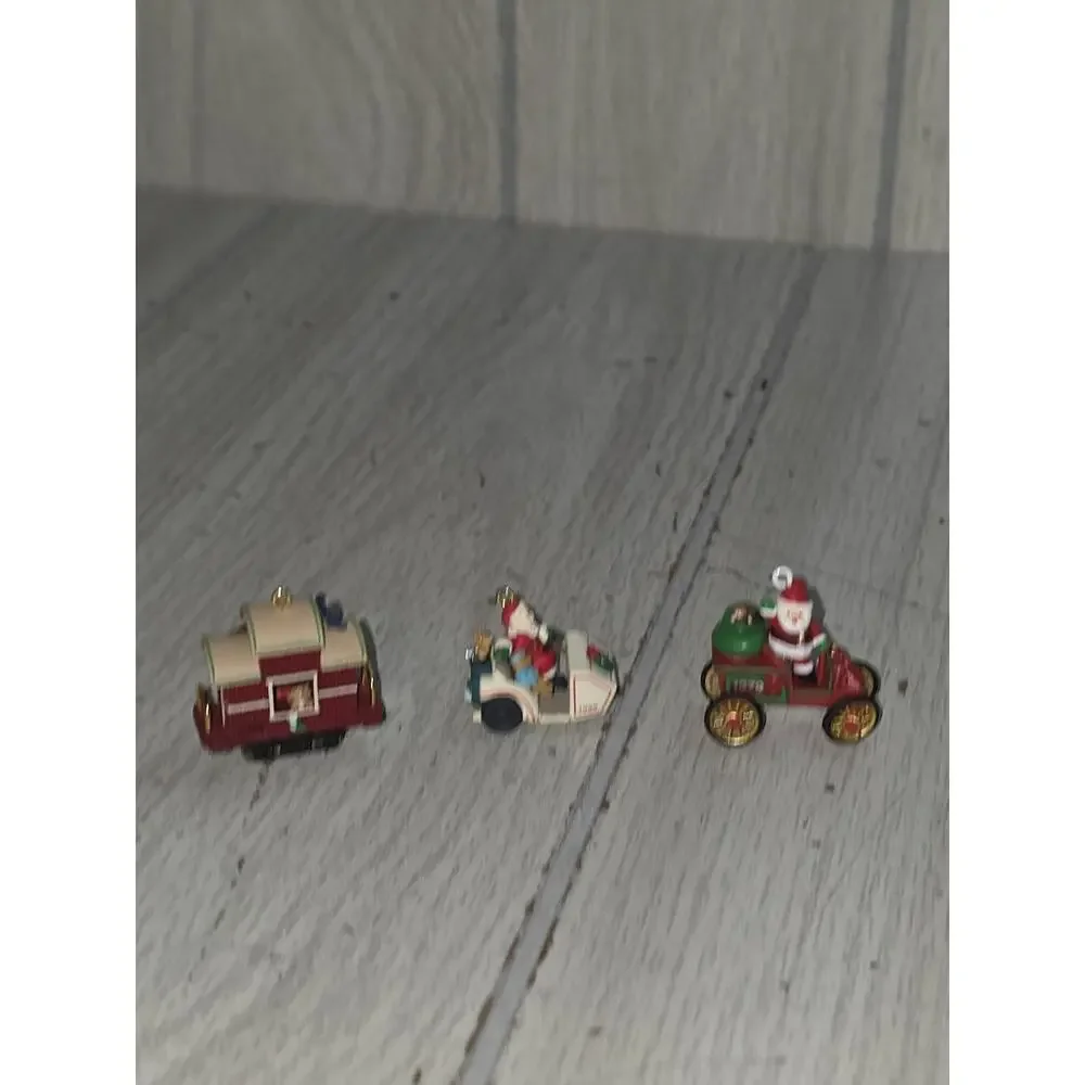 Vtg 2003 Here Comes Santa Miniature-Motorcar,Caboose Golf Cart Hallmark Ornament